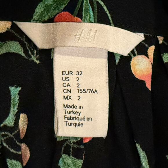 H&M Cherry Sleeveless Mini Dress Women's Size 2 Black Red Green - Picture 7 of 11